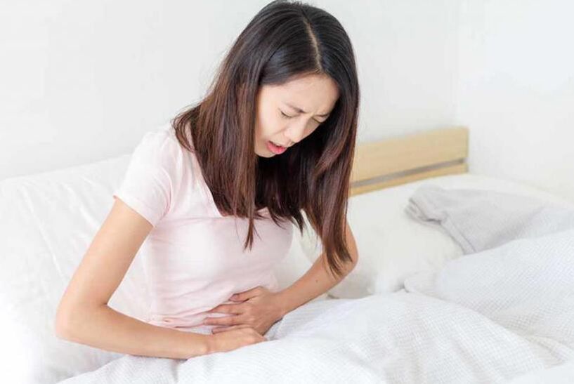 Buikpijn is een veel voorkomend symptoom van een worminfectie. 